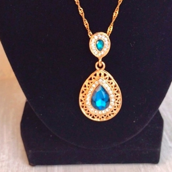 Deep Aqua Blue Turquoise Multifaceted Rhinestone Faux Gold Pendant Necklace - Picture 9 of 9